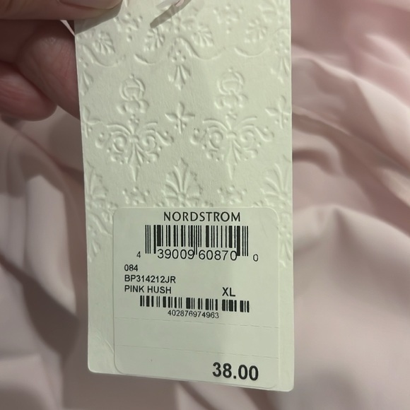 Frenchi Scallop Top‎ - Picture 6 of 6